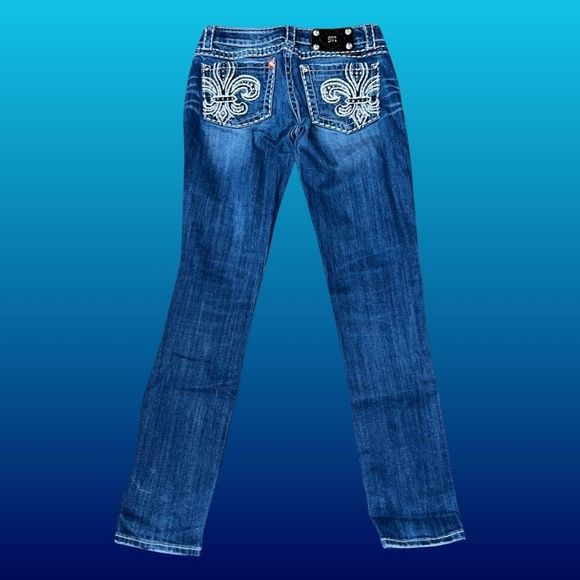 Miss Me Low Rise Embroidered Skinny Jeans Size 26x29 - Picture 5 of 5